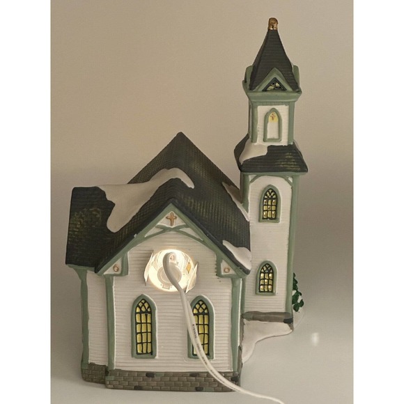 Santa's Workbench Cedar Valley Chapel Lighted Building Towne Series Christmas - Picture 5 of 11